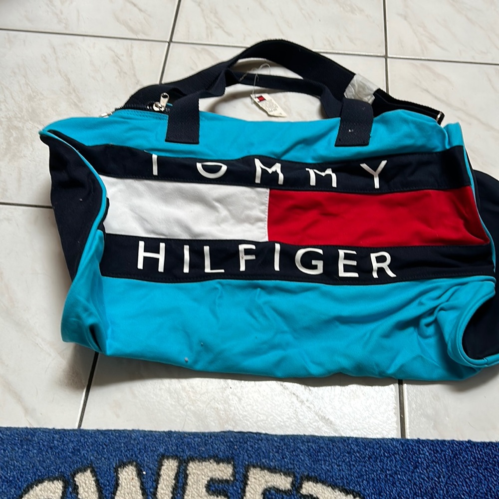 NWT Tommy Hilfiger bag.21 in long x 12 in deep